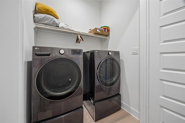 Building Photo - 3107 Webster St