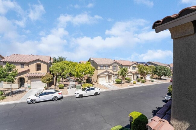 Building Photo - Cute Two-Story Home