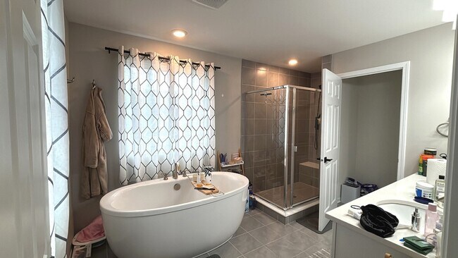 Building Photo - 3215 Trillium Cir
