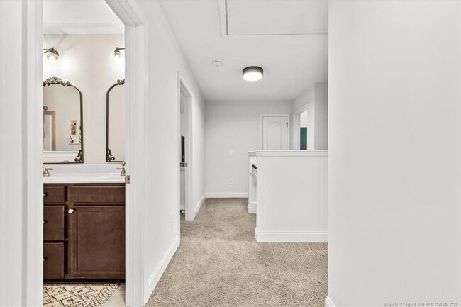 Building Photo - 400 Everest Ct