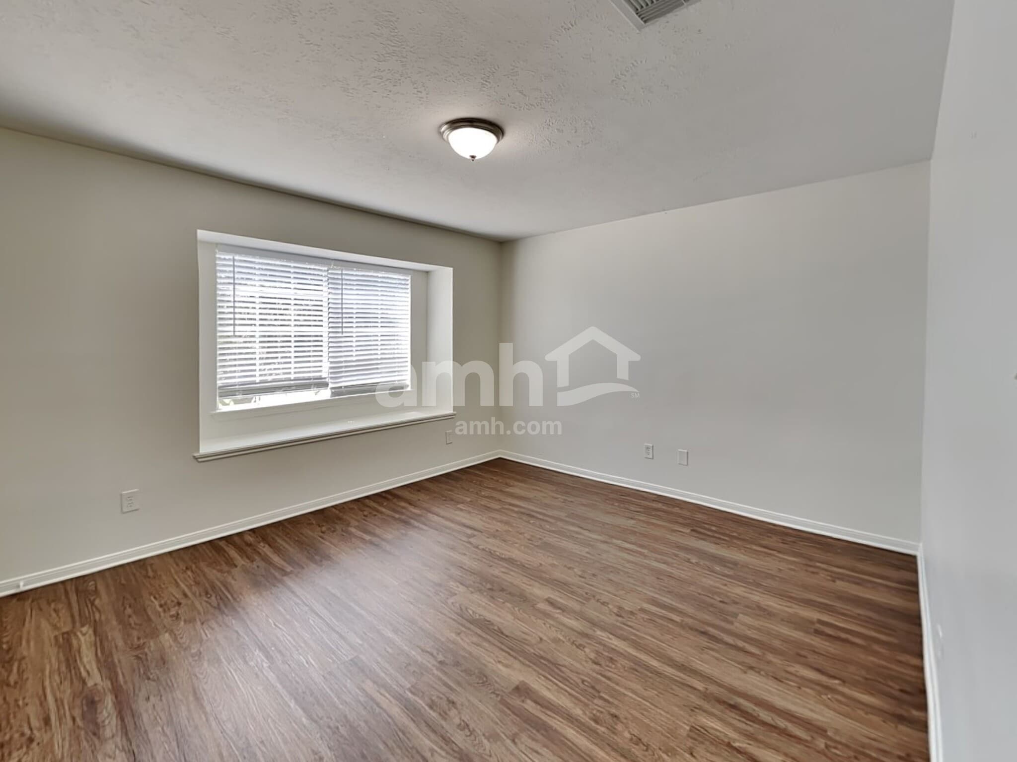 Building Photo - 16410 Tudor Point Ct