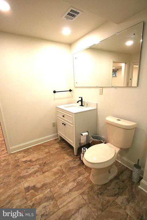 Building Photo - 10104 Towhee Ave