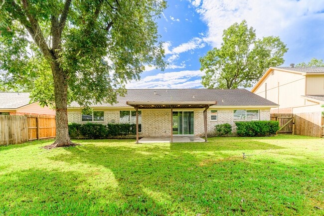 Building Photo - 19414 Leafwood Ln