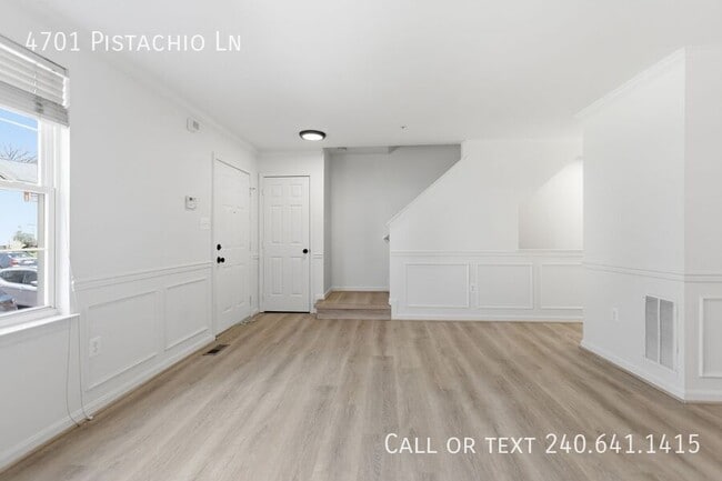 Building Photo - 4701 Pistachio Ln