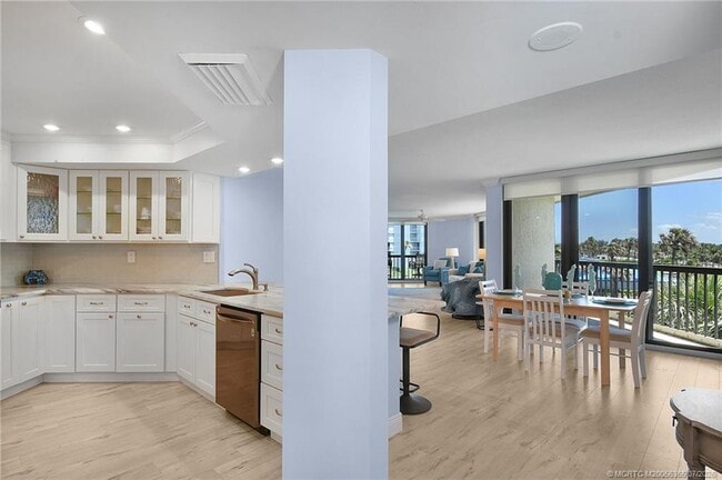Building Photo - 9550 S Ocean Dr