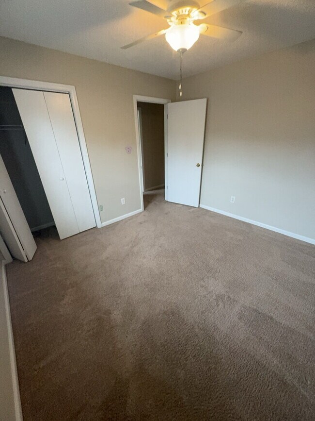 Building Photo - 121 Suffolk Cir