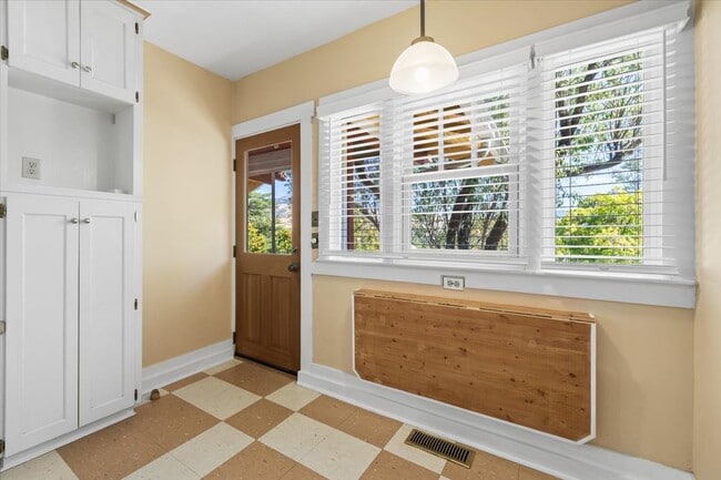 Building Photo - 255 Grant St