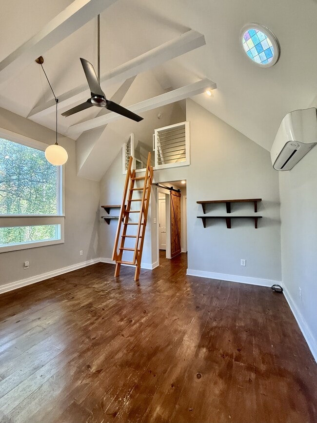 Building Photo - 574 Primitive St