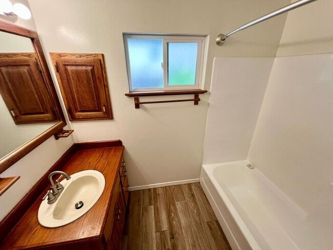 Building Photo - Beautiful, historic, Ocean Beach Cottage i...