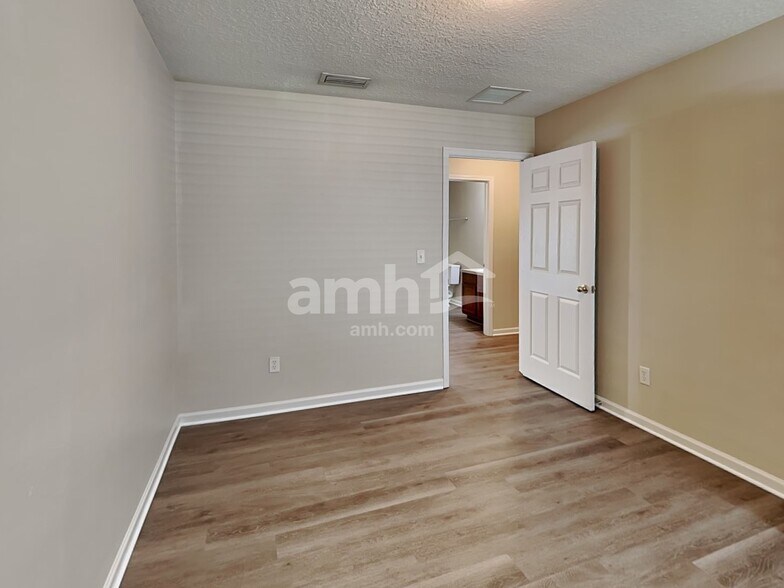 Building Photo - 11869 Hayden Lakes Cir