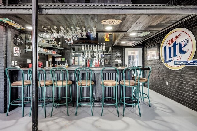 Building Photo - 3008 Point Cove