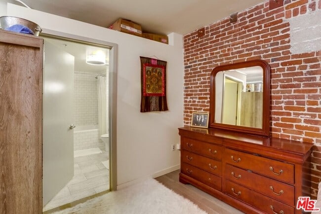 Building Photo - 527 Molino St