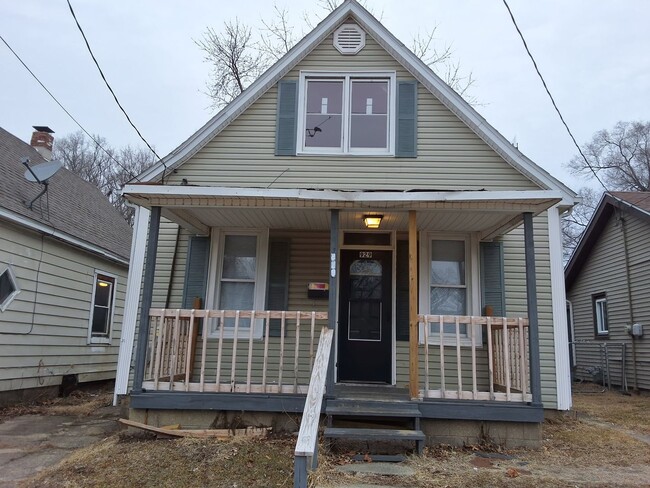 Building Photo - Welcome to this charming 2 bedroom home lo...