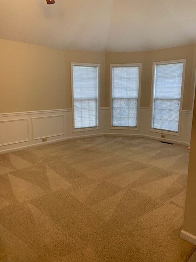 Building Photo - Chilesburg home with full unfinished basem...