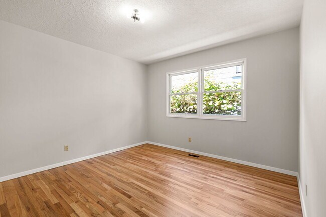 Building Photo - 2746 SE 31st Ave