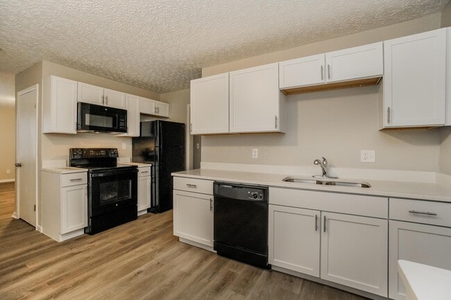 Building Photo - 2084 Belcher Dr