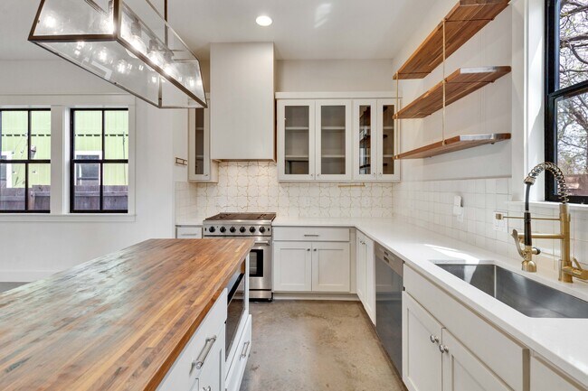 Building Photo - 4631 Marlo Dr