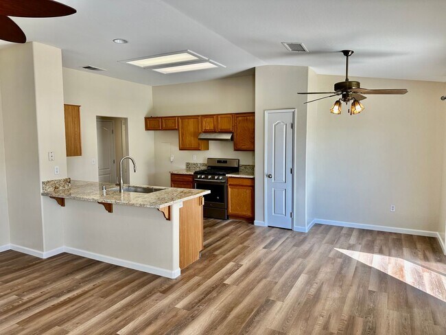 Building Photo - Northwest Dream Home!!!! 3+2 Granite Counters, Hardwood Floors, 3 Car Garage, RV Parking, and New...