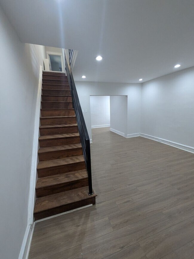Building Photo - Detached Home - Oak Lane