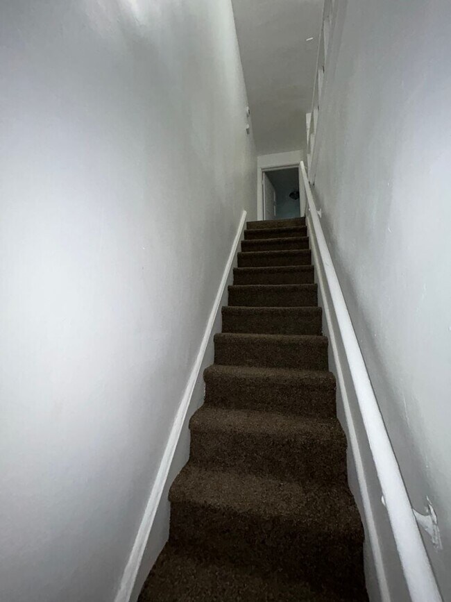 Building Photo - 28 Lee Ave