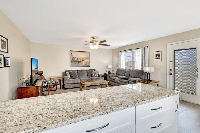 Building Photo - 413 Normandy Ln