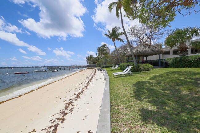 Building Photo - 5600 N Flagler Dr