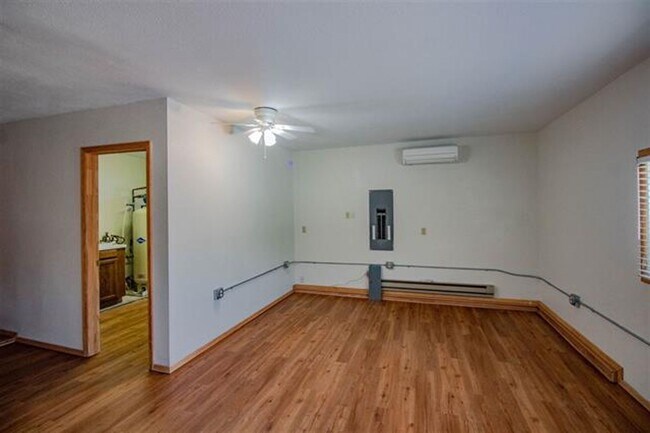Building Photo - Home With All The Right Views!
