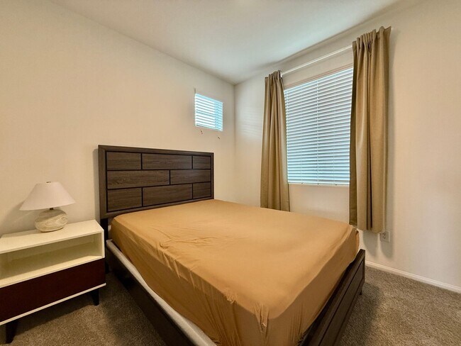 Building Photo - Beautiful 3bd/3bath home
