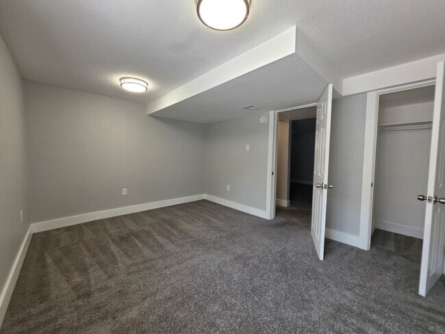 Building Photo - AVAILABLE NOW!! 4-Bedroom, 3-Bathroom Home Nestled in the Cotton Creek Neighborhood!