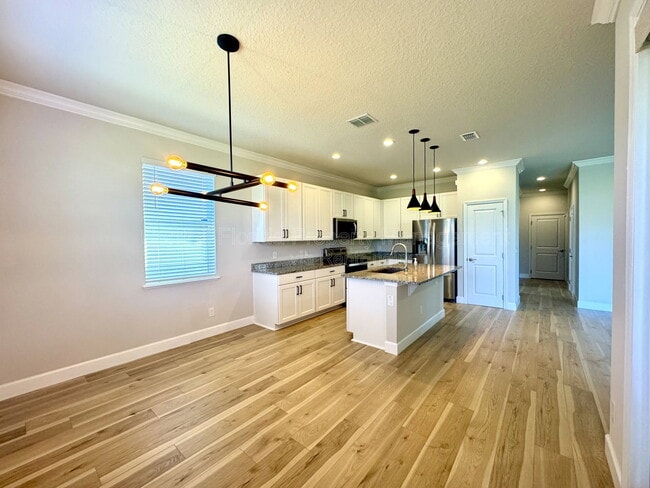 Building Photo - 3615 Voyager Ln