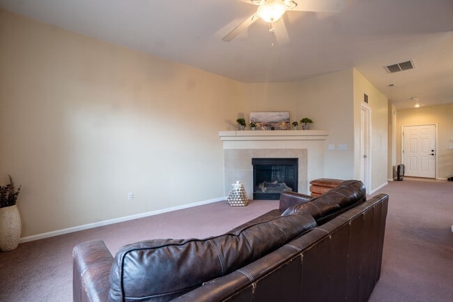 Building Photo - Obsidian View townhome for rent!