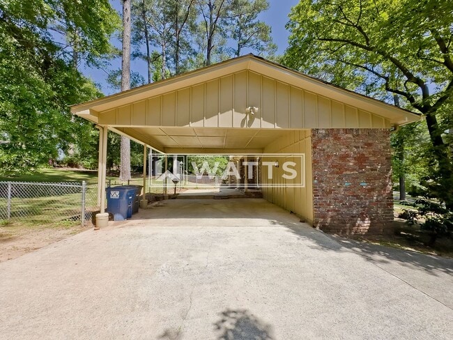 Building Photo - Charming & Spacious 3-Bed Home in City of Hoover