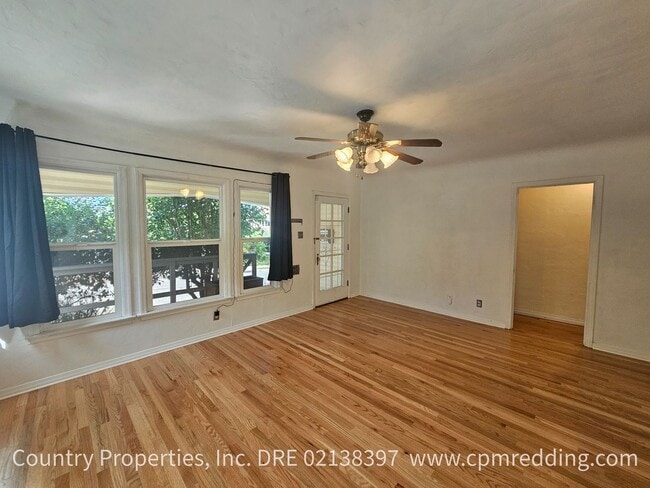 Building Photo - Available Now! Downtown 3-Bedroom with Old World Charm and Modern Amenities!