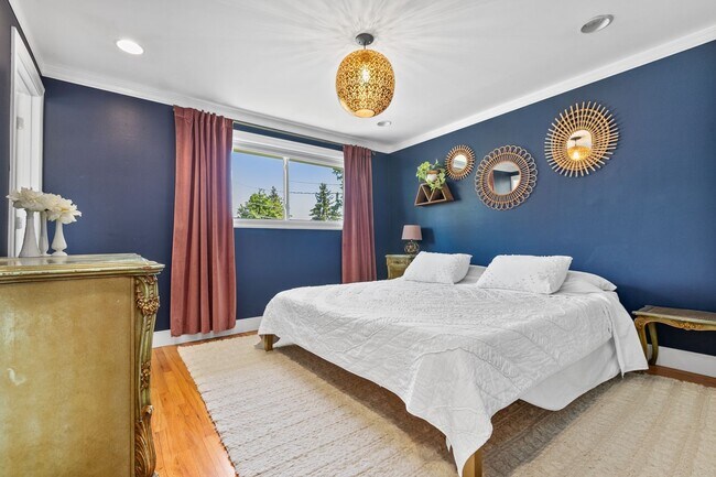 Building Photo - 3Bd/2.25Ba Seattle House