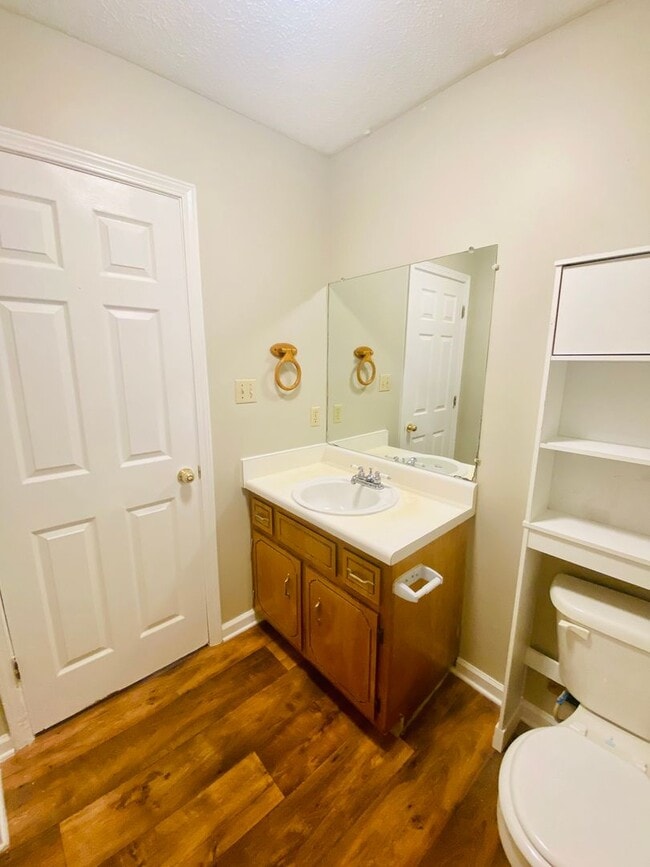 Building Photo - 3 Bed Home close to FT Campbell and I-24