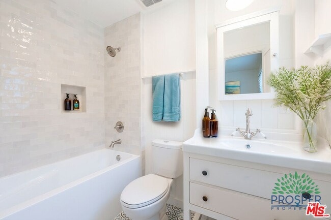 Building Photo - 314 N Venice Blvd