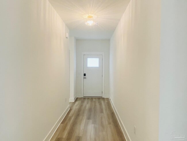 Building Photo - 874 Windhill Dr
