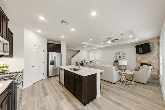 Building Photo - Gorgeous 2-Story on Quiet Cul de Sac