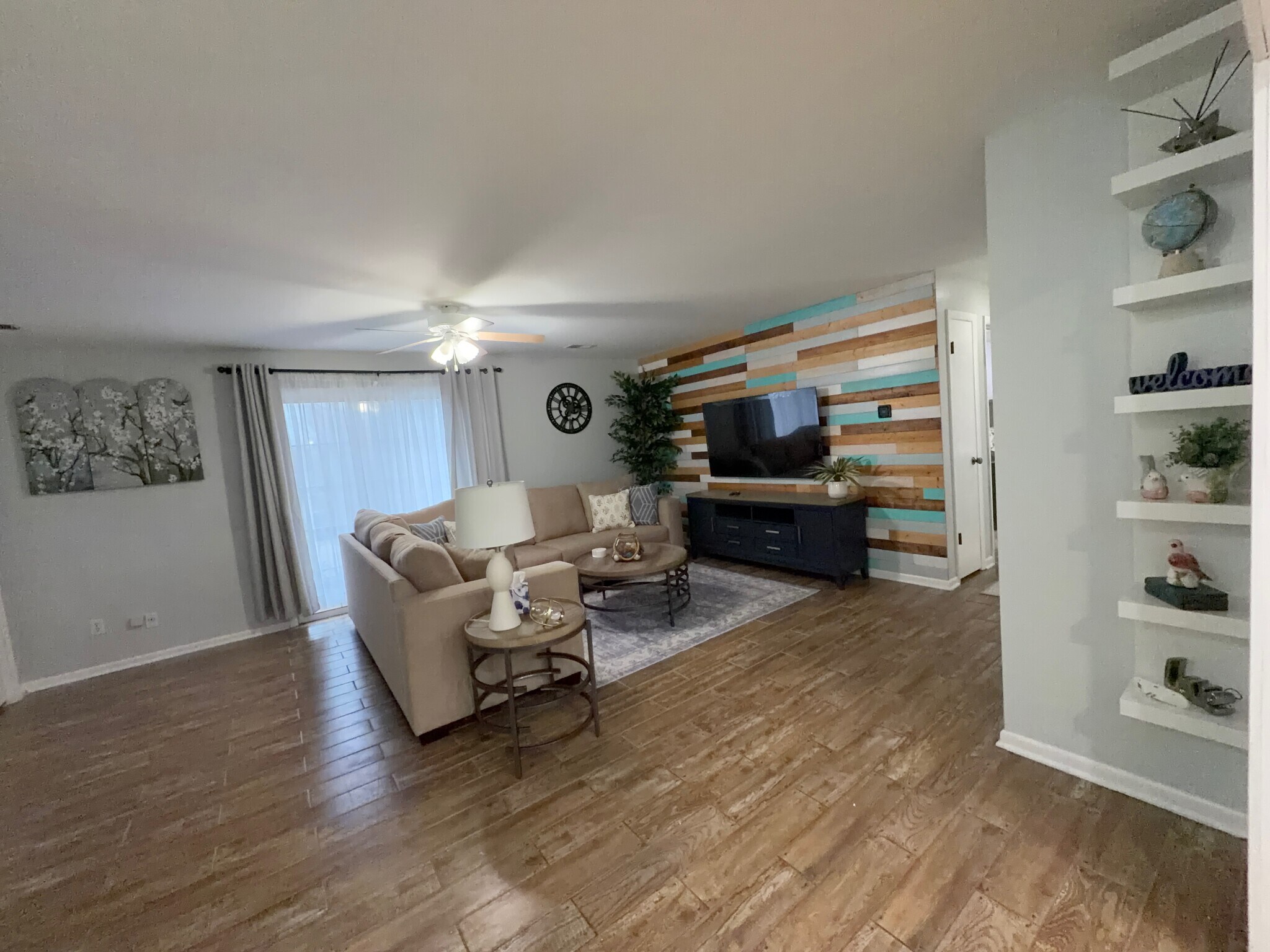 Building Photo - 920 Camellia Dr