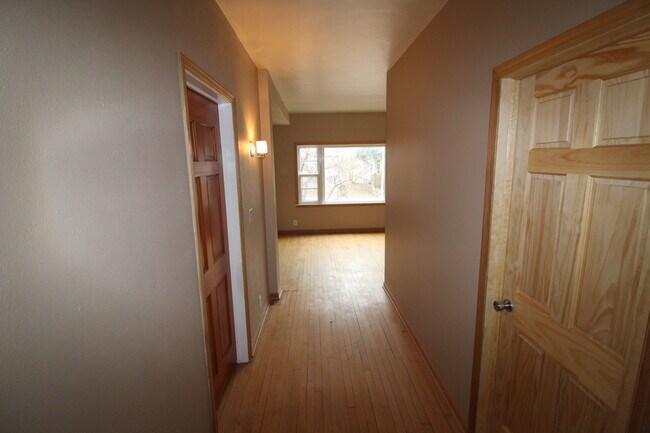 Building Photo - 2927 N Newhall St