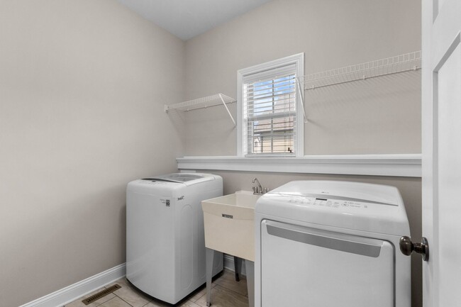 Building Photo - 1004 Chagford Dr