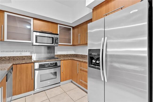 Building Photo - 888 Douglas Rd