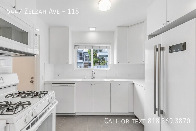 Building Photo - 5447 Zelzah Ave