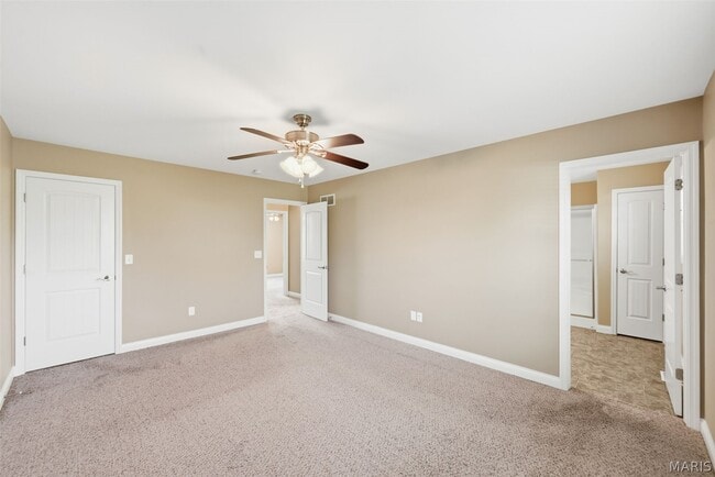 Building Photo - 305 Shadow Trace Dr