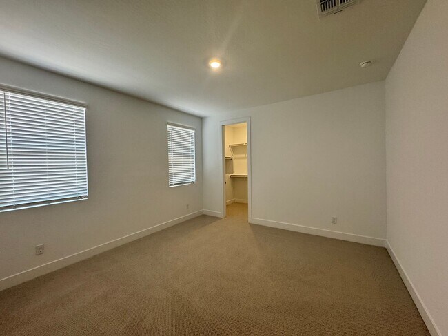 Building Photo - BRAND NEW HOME IN ALORAVITA IN PEORIA