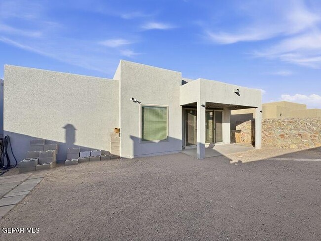 Building Photo - 12622 Amesbury