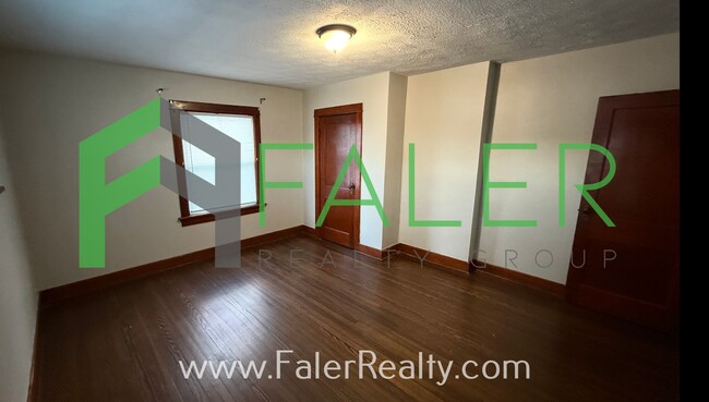 Building Photo - 1725-1727 Brookline