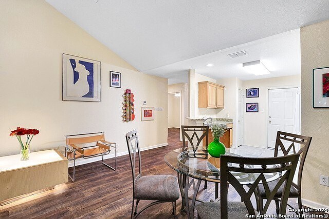 Building Photo - 3202 Eisenhauer Rd