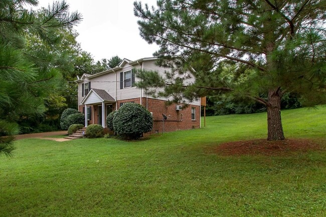 Building Photo - Fabulous 1BR Furnished Duplex