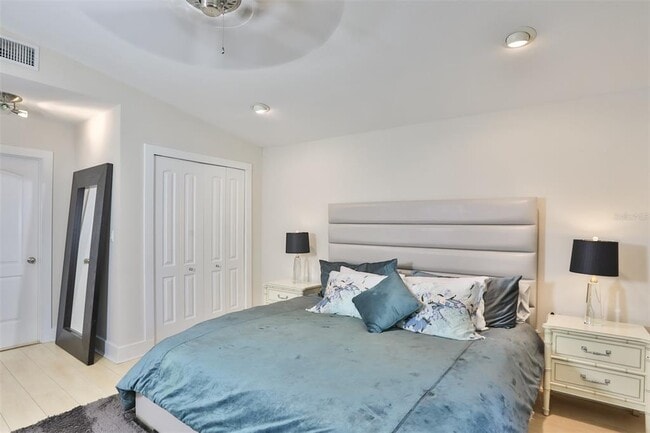 Building Photo - 3315 W Harbor View Ave